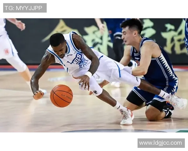 上海篮球队进攻战术解析与球员表现深度剖析